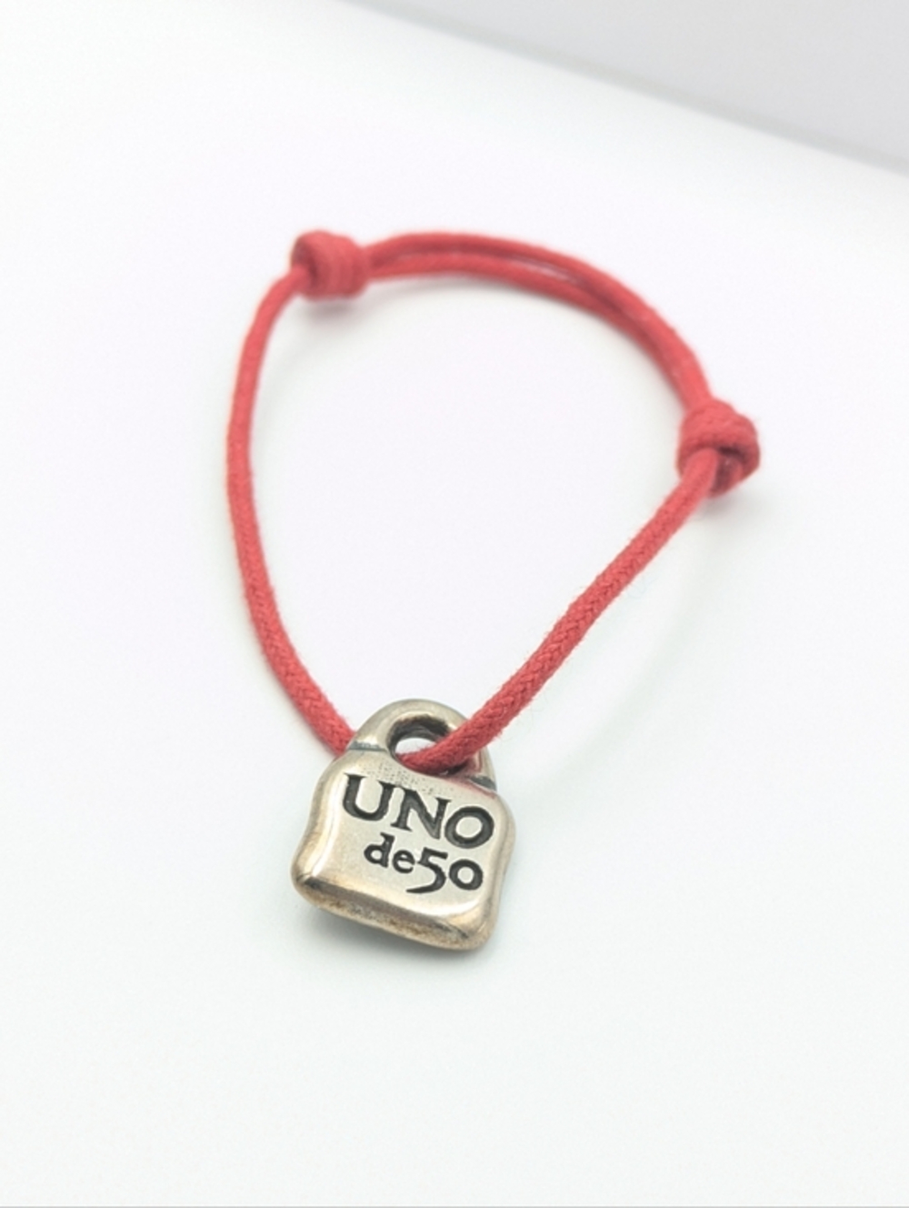 5/25$ Uno De 50 Unisex red cord adjustable charm bracelet